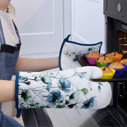 Blue Watercolor Flower Oven Mitts and Pot Holder Set (2 Count)