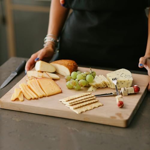 Walnut Wood Cutting Board with Juice Well