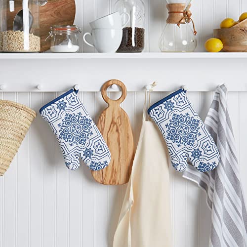 Strie Medallion Oven Mitt 2