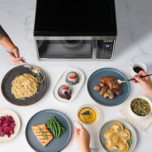 0.7 Cu. Ft. Countertop Microwave Oven