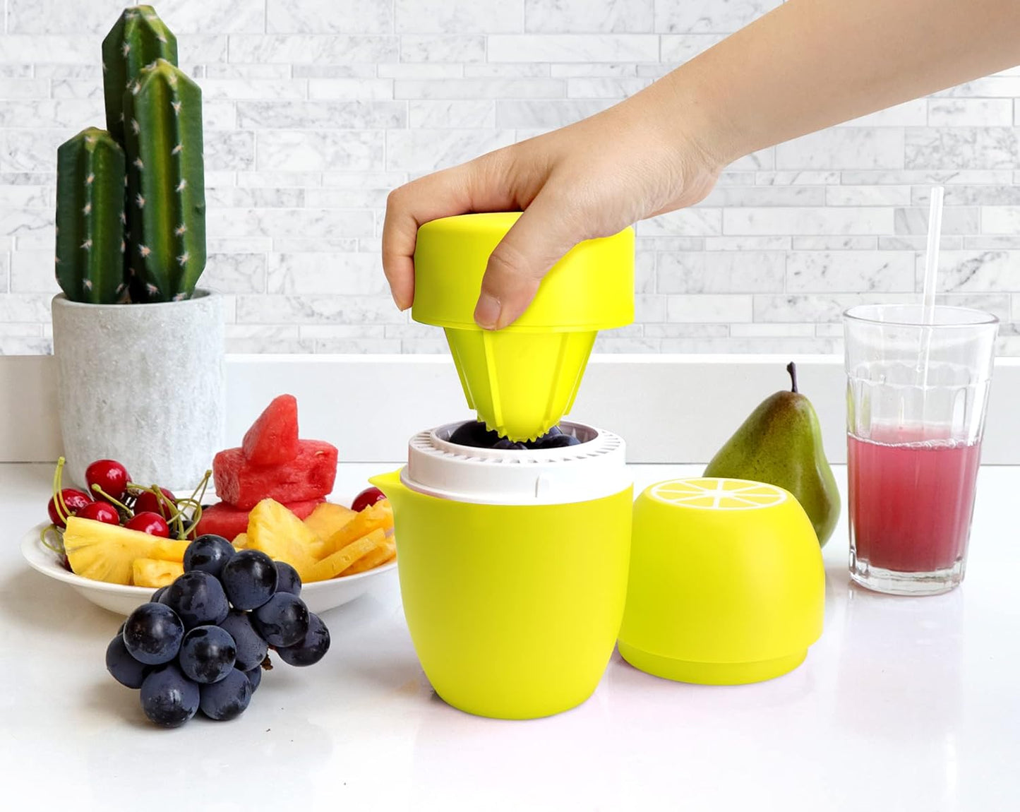 Hand Juicer - Citrus Juicer with Lemon Shape - Hand Lemon Juicer with Two Press Options for Different Fruits (Yellow)