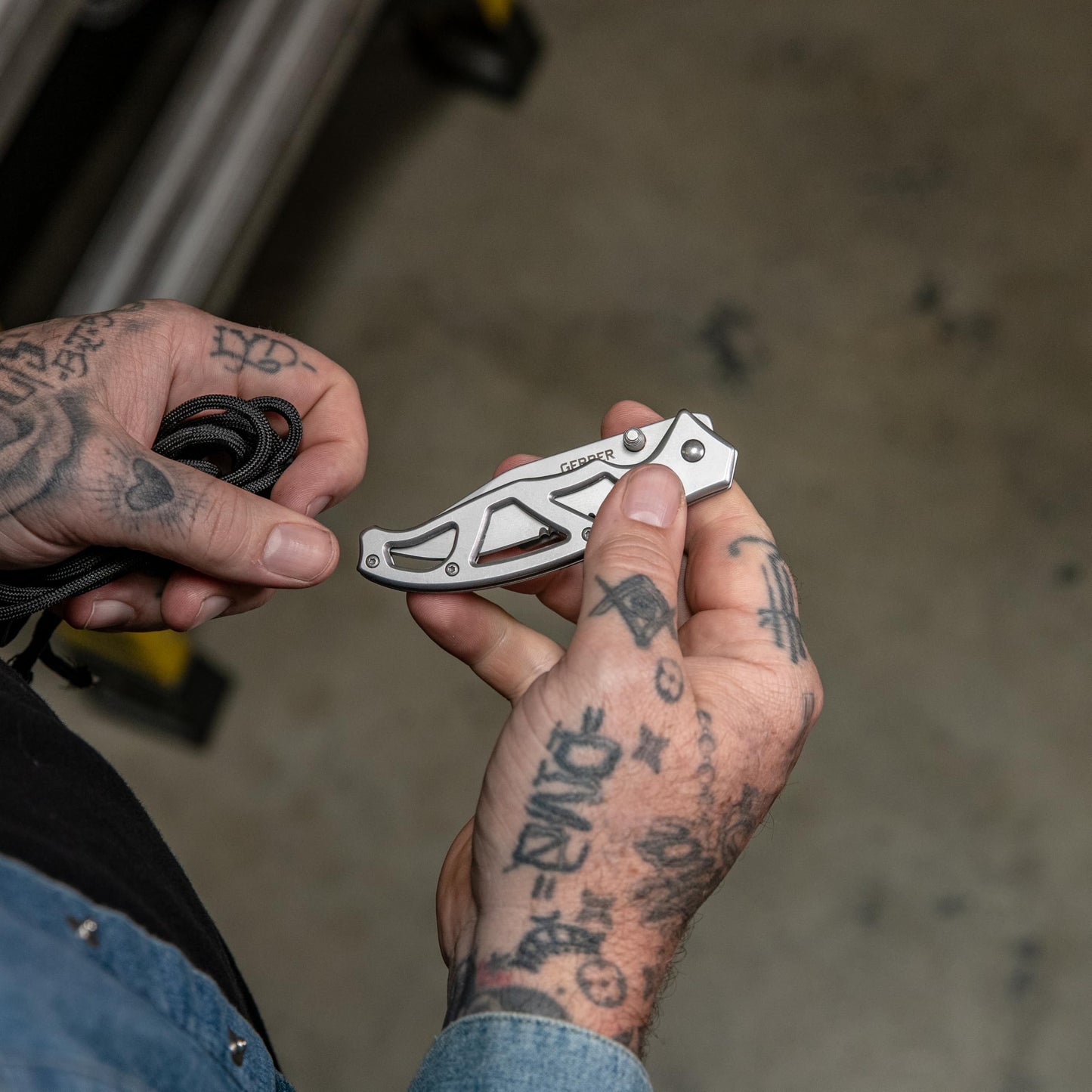 Gear Paraframe I EDC Folding Pocket Knife with Clip